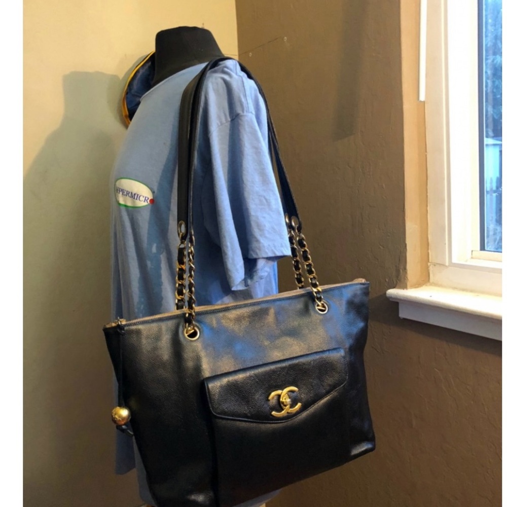 Authentic Vintage CHANEL Caviar Leather Shoulder Handbag